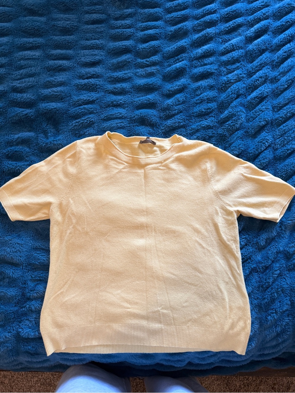 Short-Sleeve Knit Tee in Light Yellow - Classic Crew Neck